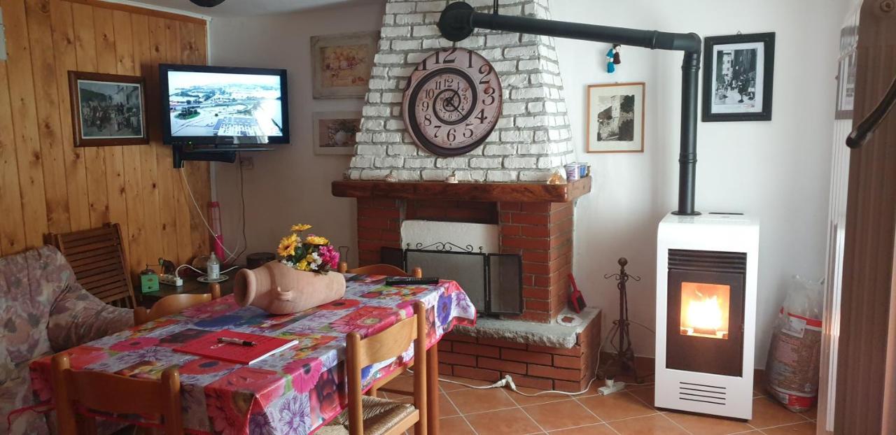 Casa Vacanze Mingos Lodio Di La Carpineta Bagian luar foto