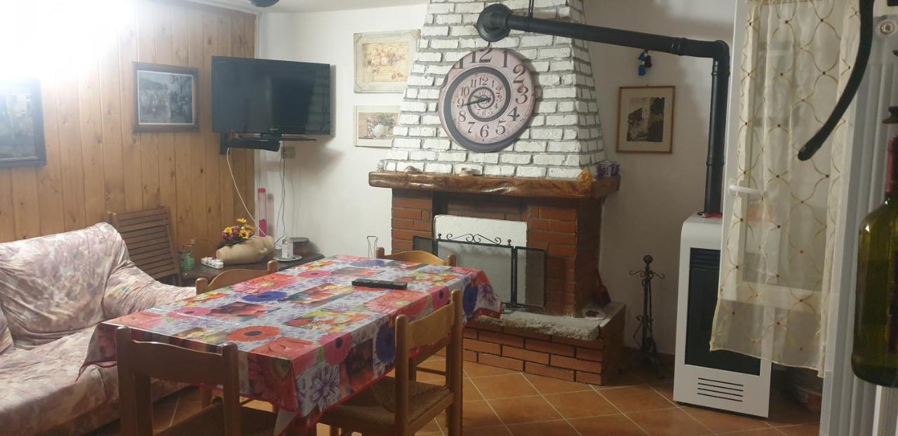 Casa Vacanze Mingos Lodio Di La Carpineta Bagian luar foto